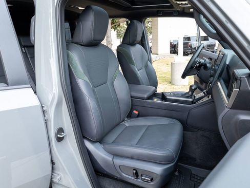 Used 2025 Lexus GX 550 AWD/4WD image 30