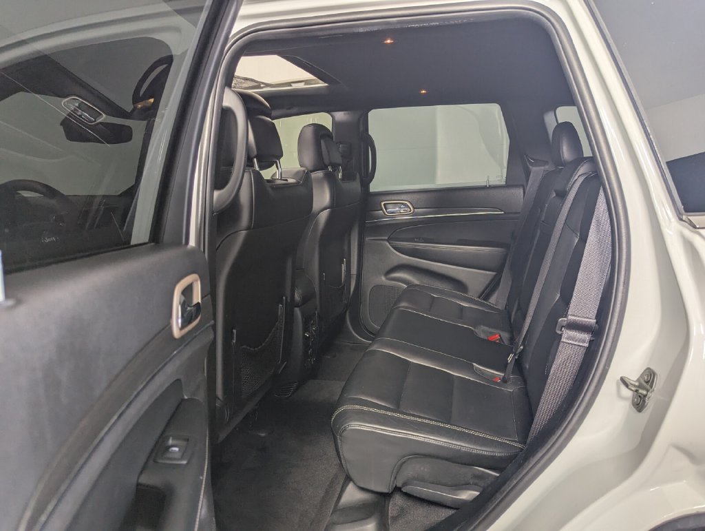 Used 2017 Jeep Grand Cherokee Limited AWD/4WD image 26