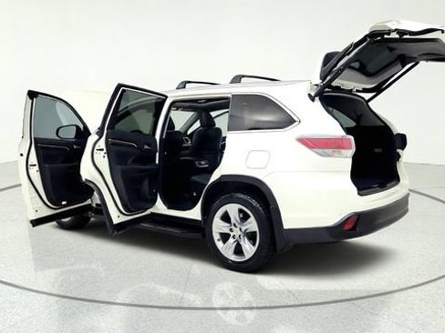 Used 2015 Toyota Highlander Limited Platinum FWD image 16