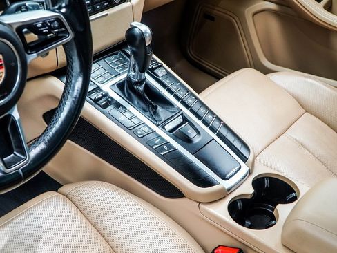 Used 2017 Porsche Macan S image 16