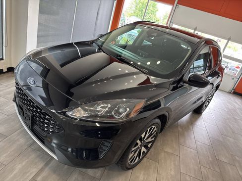 Used 2020 Ford Escape SE Sport image 7