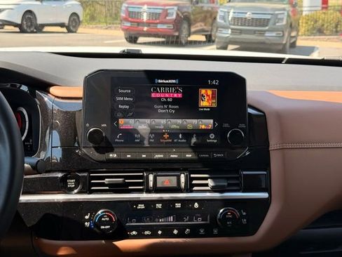 Certified 2025 Nissan Pathfinder Platinum image 30