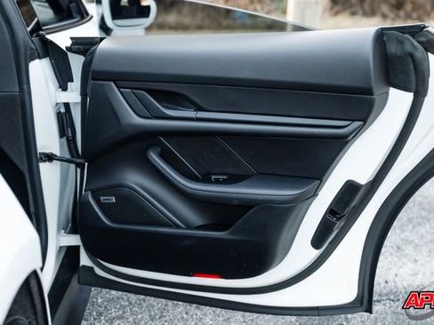 Used 2022 Porsche Taycan image 80