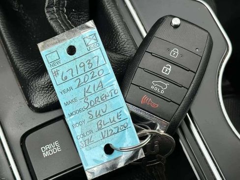 Used 2020 Kia Sorento LX image 18