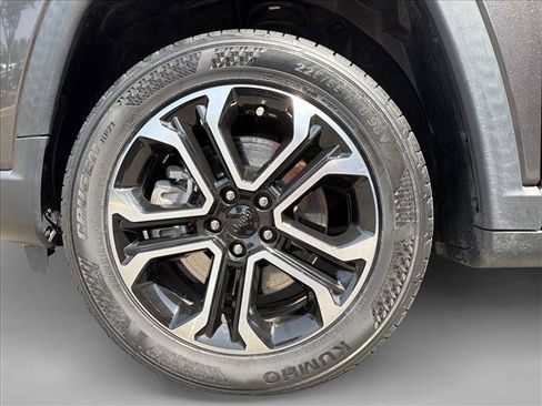 Used 2023 Jeep Compass Limited AWD/4WD image 9