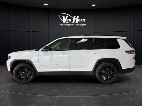 Used 2022 Jeep Grand Cherokee L Limited w/ Black Appearance Package AWD/4WD image 4