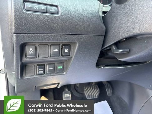 Used 2018 Nissan Rogue SV AWD/4WD image 14