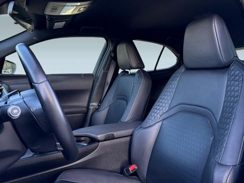 Used 2022 Lexus UX 200 w/ Accessory Package (Z2) image 14