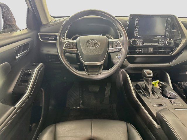 Certified 2022 Toyota Highlander XLE FWD image 24