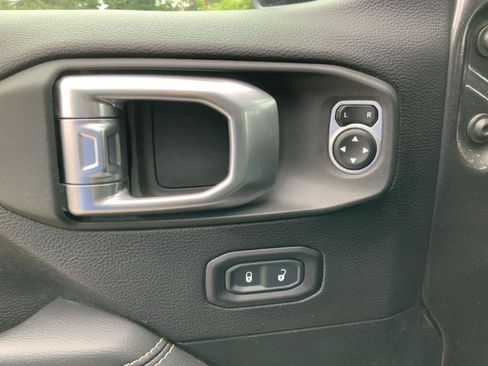Used 2020 Jeep Wrangler Unlimited Sahara AWD/4WD image 22