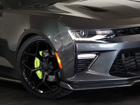 Used 2016 Chevrolet Camaro SS RWD image 8