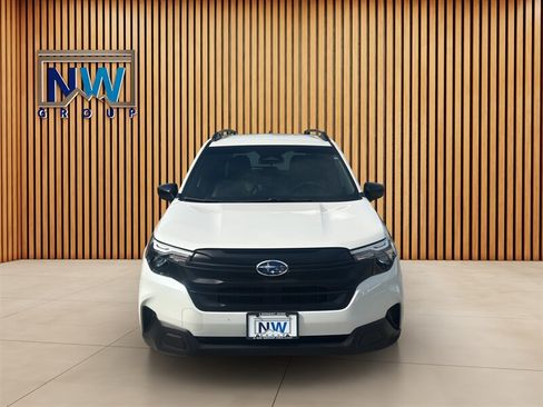 Used 2025 Subaru Forester AWD/4WD image 2