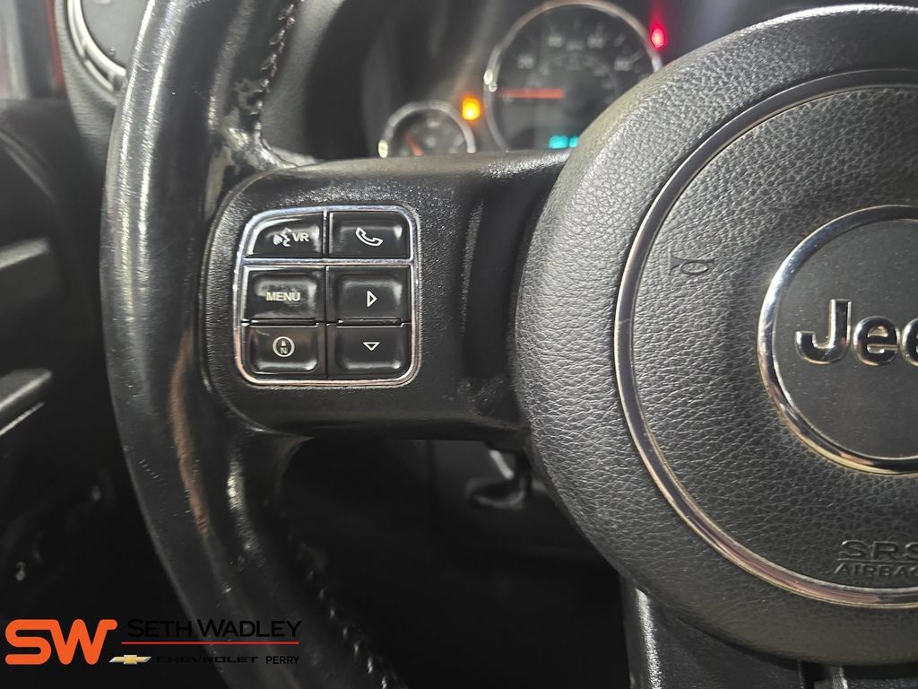 Used 2015 Jeep Wrangler Unlimited Sahara w/ Connectivity Group AWD/4WD image 17