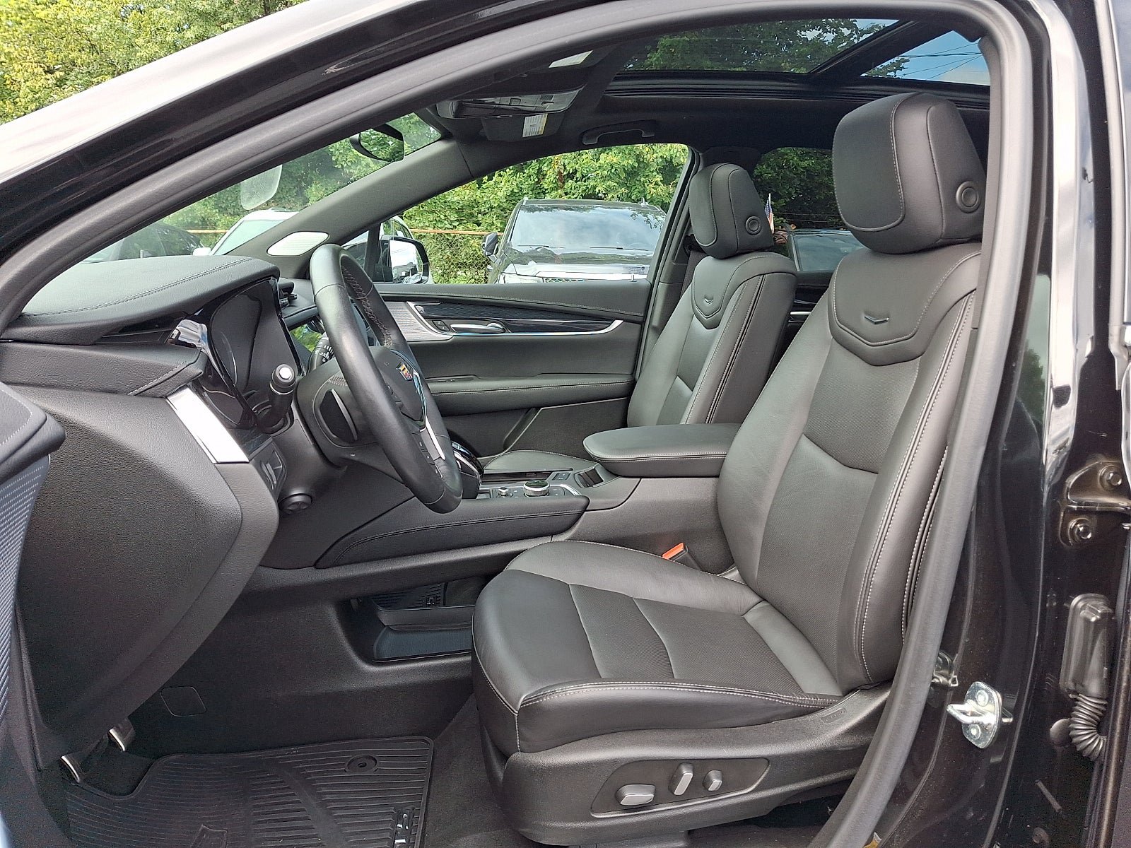Certified 2024 Cadillac XT5 Premium Luxury AWD/4WD image 17