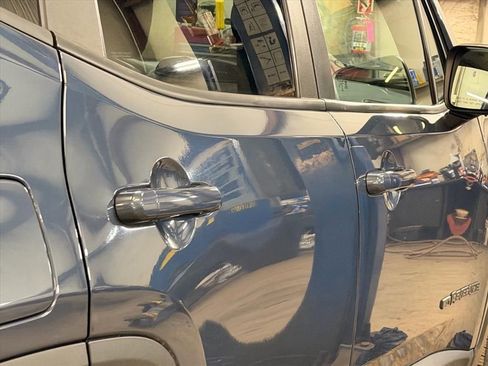 Used 2021 Jeep Renegade Latitude w/ Convenience Group image 18