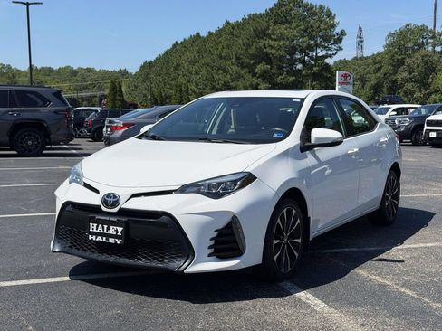 Used 2018 Toyota Corolla SE w/ SE Premium Package FWD image 23