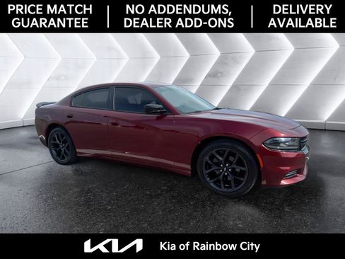 Used 2019 Dodge Charger SXT w/ Blacktop Package RWD image 3