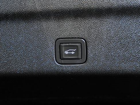 Used 2021 Chevrolet Tahoe LT w/ LT Signature Package image 11