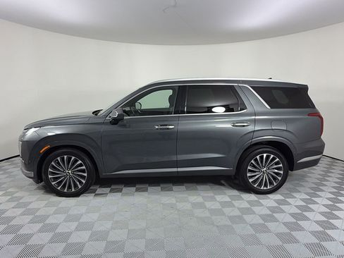 Used 2024 Hyundai Palisade Calligraphy FWD image 2