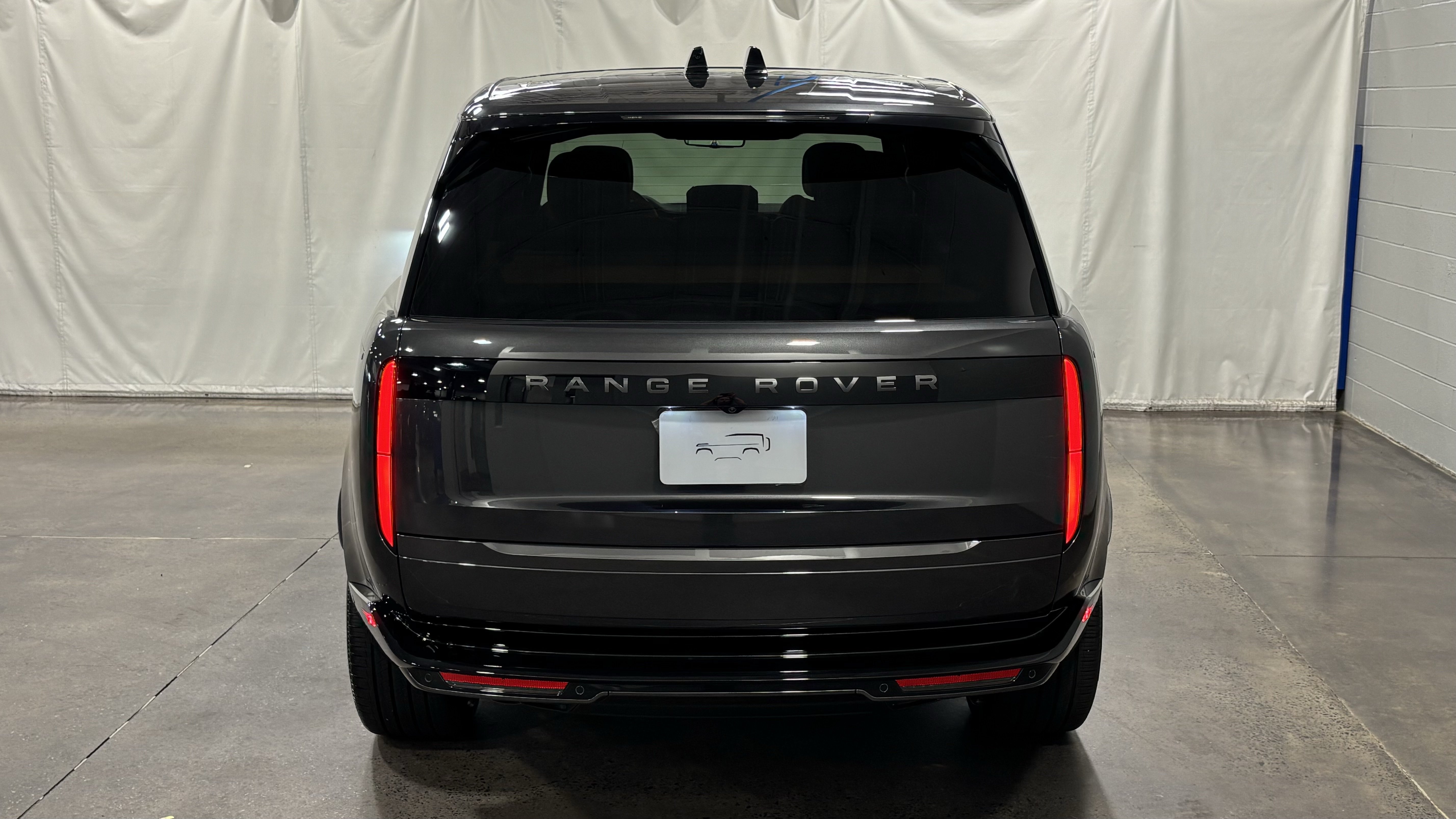 New 2026 Land Rover Range Rover Long Wheelbase SE AWD/4WD image 8