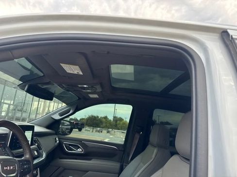 Used 2022 GMC Yukon SLT w/ SLT Premium Package AWD/4WD image 6