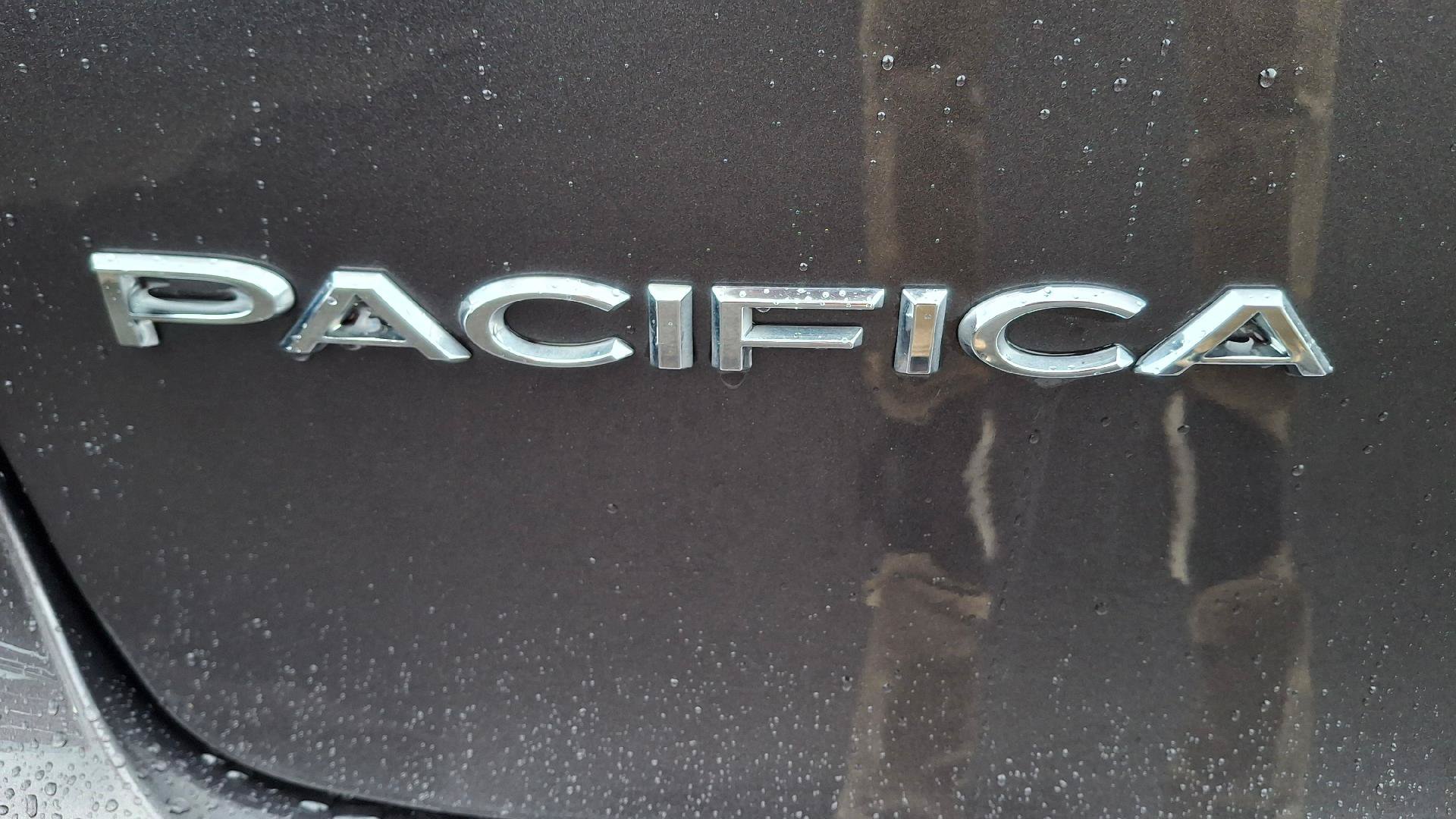 Used 2023 Chrysler Pacifica Touring-L FWD image 25