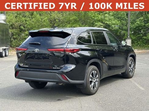 Used 2023 Toyota Highlander XLE AWD/4WD image 2