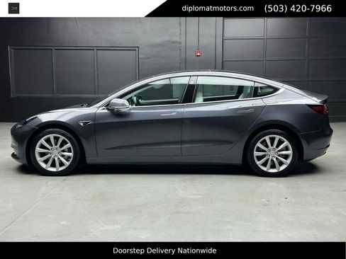 Used 2018 Tesla Model 3 Long Range image 3