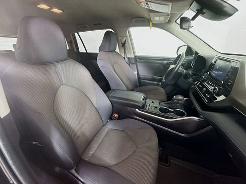 Certified 2022 Toyota Highlander LE image 28