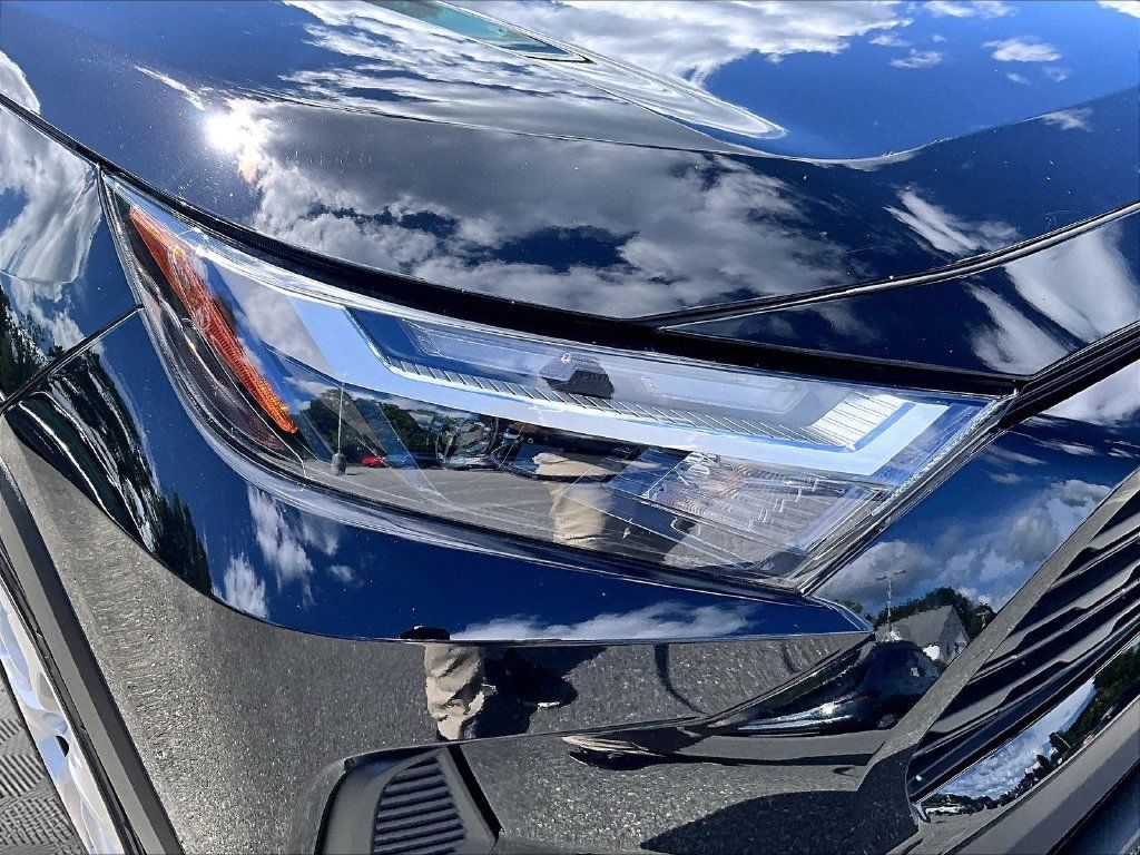 Used 2025 Toyota RAV4 LE AWD/4WD image 33