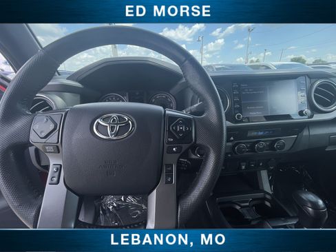 Used 2022 Toyota Tacoma TRD Off-Road AWD/4WD image 11