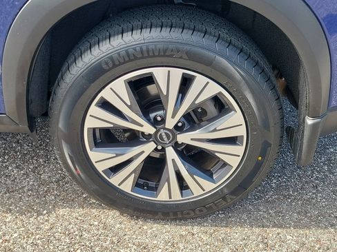 Used 2023 Nissan Rogue SV FWD image 5