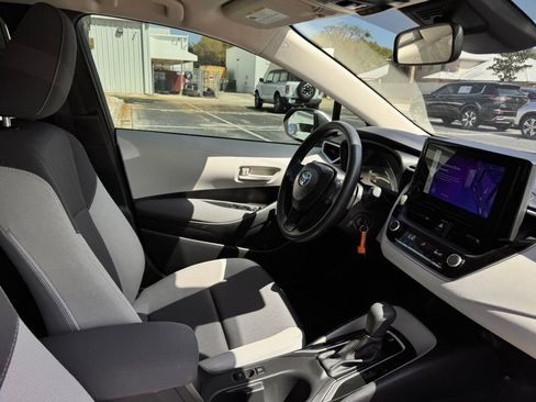 Used 2025 Toyota Corolla LE image 29