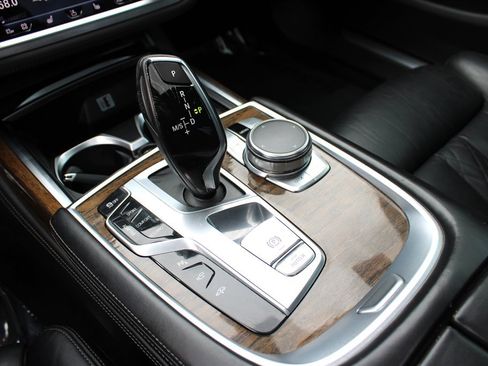 Used 2016 BMW 750i xDrive image 29