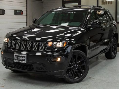 Used 2019 Jeep Grand Cherokee Altitude image 10