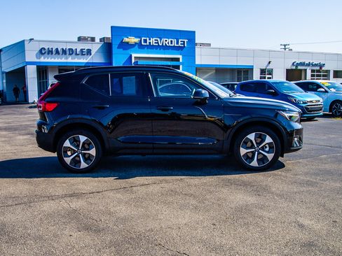 Used 2026 Volvo XC40 B5 Plus AWD/4WD image 8