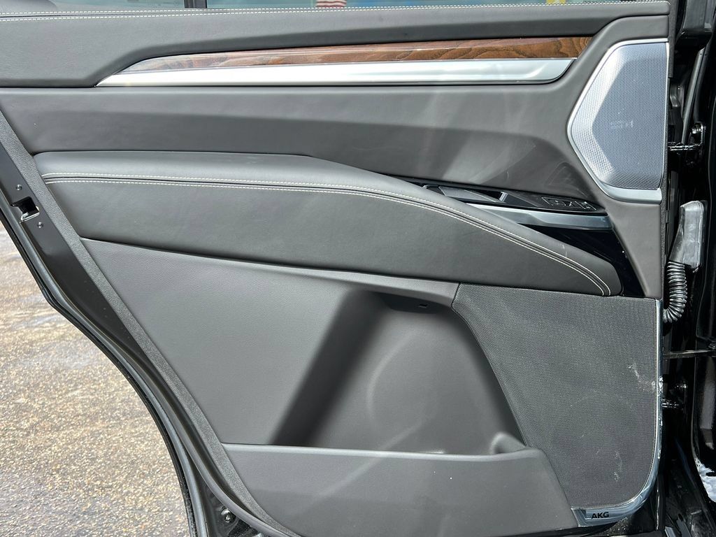 Certified 2025 Cadillac Escalade Sport Platinum w/ LPO, Floor Liner Package AWD/4WD image 43