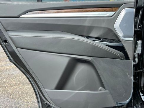 Certified 2025 Cadillac Escalade Sport Platinum w/ LPO, Floor Liner Package AWD/4WD image 43
