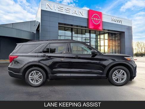 Used 2021 Ford Explorer XLT w/ Equipment Group 202A image 6