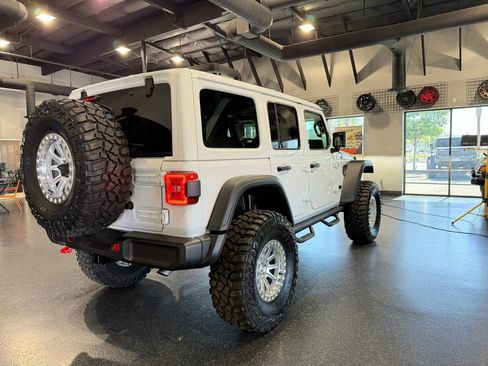 Used 2025 Jeep Wrangler Unlimited Rubicon image 32
