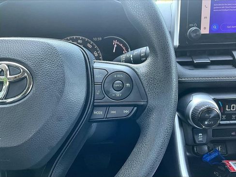 Used 2025 Toyota RAV4 XLE AWD/4WD image 24