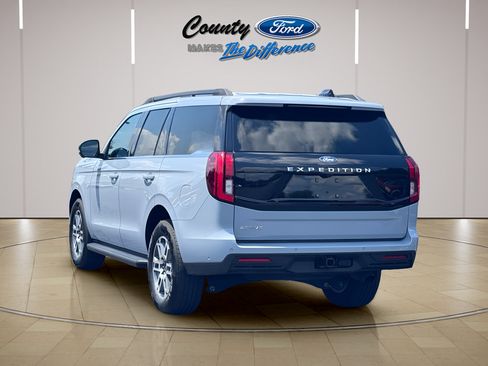 Used 2025 Ford Expedition Active RWD image 18
