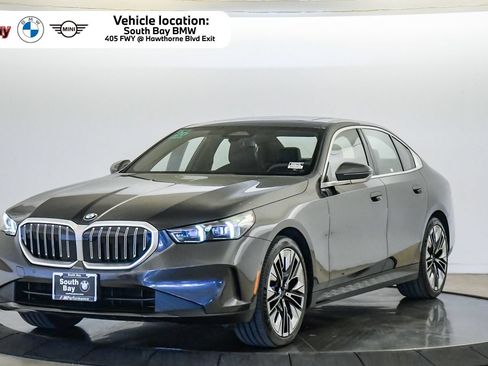 Used 2026 BMW 530i RWD image 1