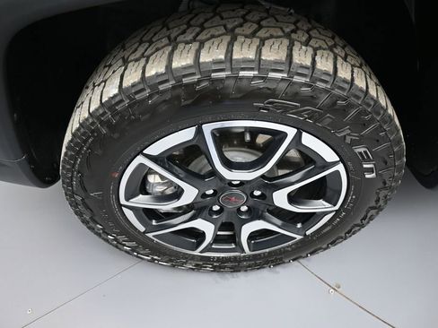 Used 2025 Jeep Compass Trailhawk AWD/4WD image 14