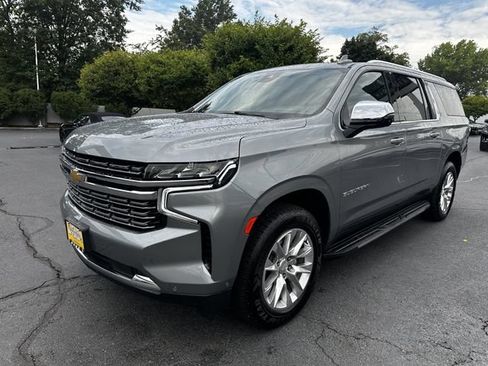 Used 2023 Chevrolet Suburban Premier w/ Advanced Technology Package AWD/4WD image 9