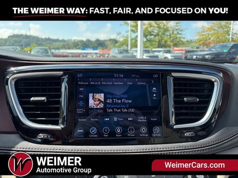 Used 2020 Chrysler Pacifica Limited FWD image 30