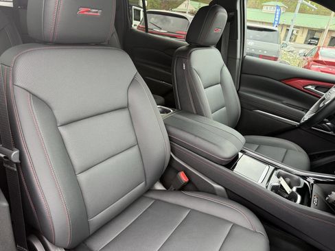 Used 2025 Chevrolet Traverse Z71 image 18
