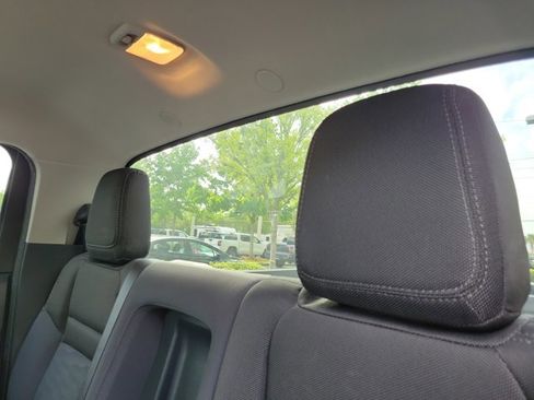 Used 2024 Nissan Frontier SV w/ Tow Package image 12