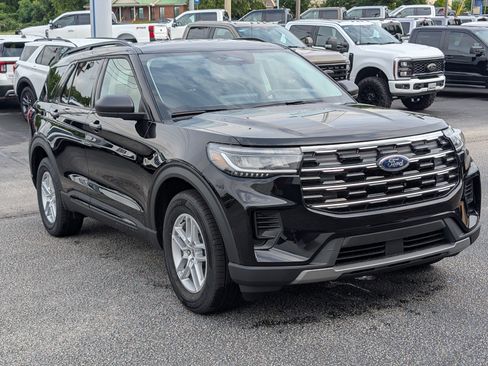 New 2026 Ford Explorer Active RWD image 4