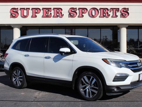 Used 2017 Honda Pilot Touring image 1